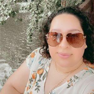 Meet your Posher, Vanessa